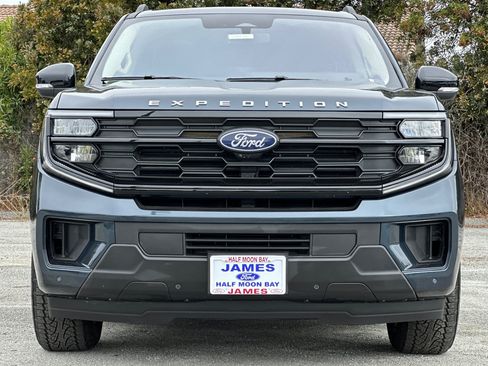 Used 2025 Ford Expedition Active AWD/4WD image 8