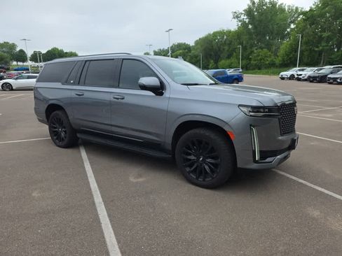 Used 2022 Cadillac Escalade ESV Premium Luxury AWD/4WD image 2