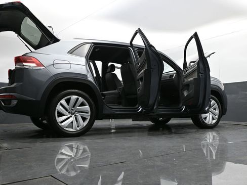 Used 2022 Volkswagen Atlas Cross Sport SE image 33