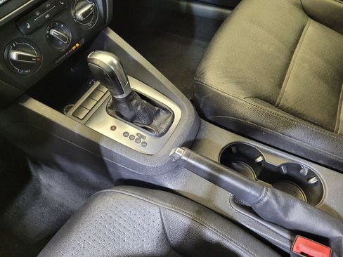 Used 2013 Volkswagen Jetta SE FWD image 26