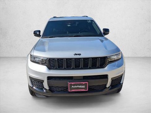 Certified 2024 Jeep Grand Cherokee L Altitude image 2