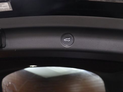 Used 2022 Tesla Model Y Long Range image 36