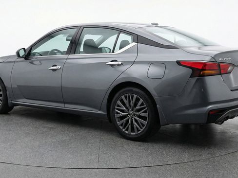 Used 2025 Nissan Altima 2.5 SV image 6