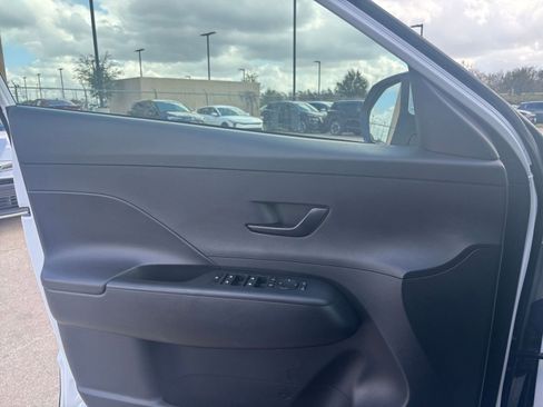 Used 2025 Hyundai Kona SEL image 18