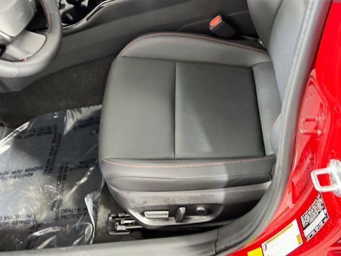 Used 2025 Toyota Prius Plug-In Hybrid image 19