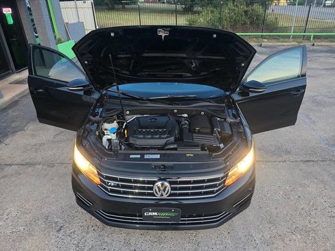 Used 2018 Volkswagen Passat 2.0T R-Line image 42