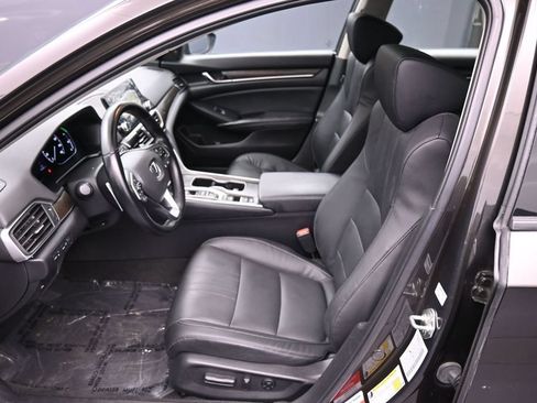 Used 2018 Honda Accord Touring image 19
