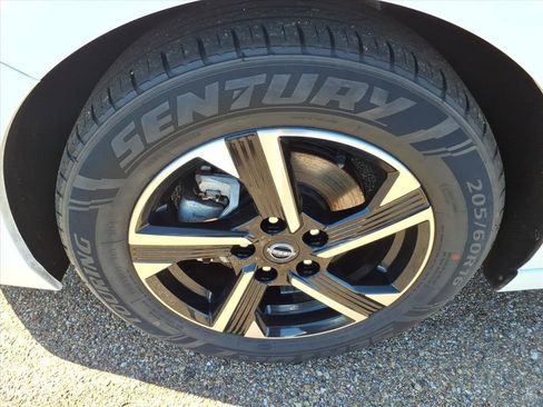 Used 2024 Nissan Sentra SV image 9