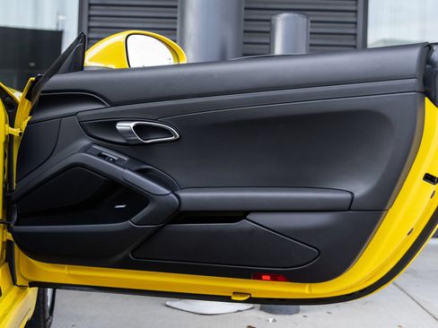 Certified 2019 Porsche 718 Cayman RWD image 34