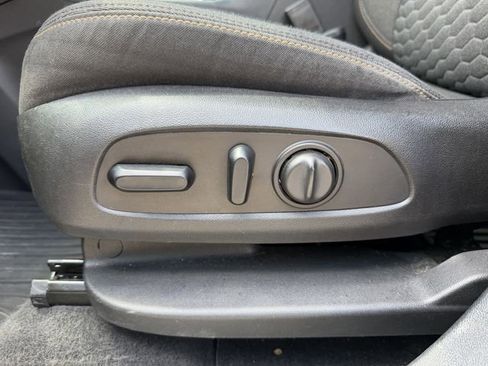 Used 2019 Chevrolet Equinox LT FWD image 13