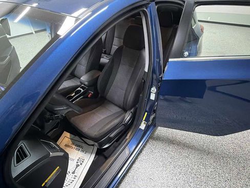 Used 2015 Hyundai Elantra GT FWD image 12
