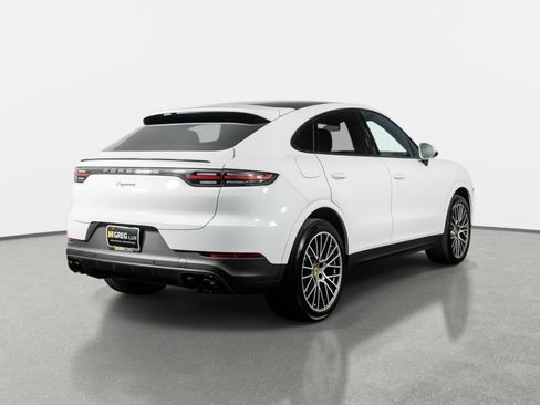 Used 2023 Porsche Cayenne Platinum Edition image 8