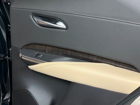 Certified 2025 Cadillac XT4 Premium Luxury image 39