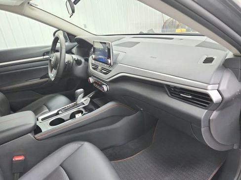 Used 2025 Nissan Altima 2.5 SR FWD image 32