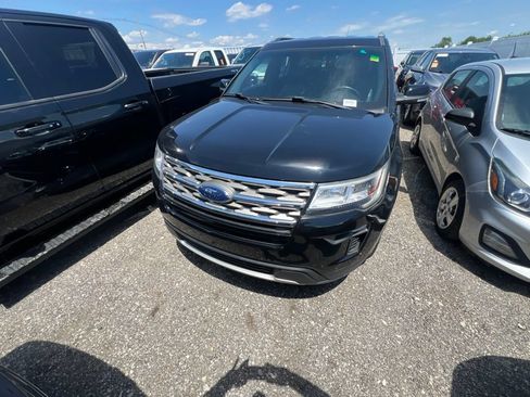 Used 2018 Ford Explorer XLT w/ Equipment Group 202A AWD/4WD image 3