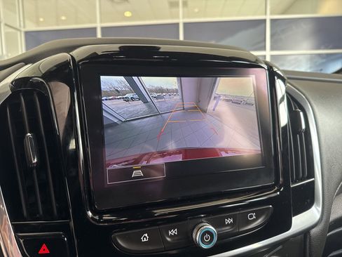 Used 2023 Chevrolet Traverse LT image 36