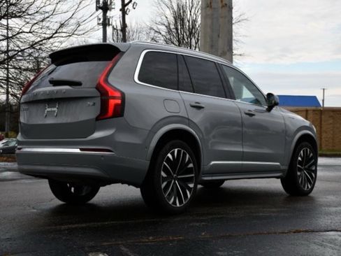 Certified 2025 Volvo XC90 B6 Plus image 7