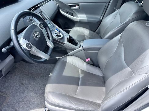 Used 2011 Toyota Prius Four w/ Navigation Pkg FWD image 5