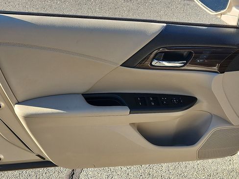 Used 2017 Honda Accord EX-L image 12