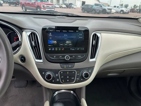 Used 2024 Chevrolet Malibu LT FWD image 16