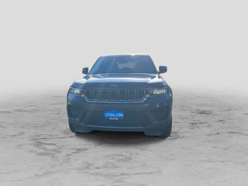 New 2025 Jeep Grand Cherokee Laredo image 3