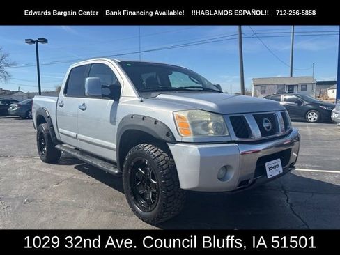 Used 2004 Nissan Titan SE image 2