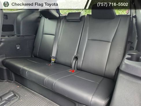 Used 2024 Toyota Highlander XSE AWD/4WD image 19