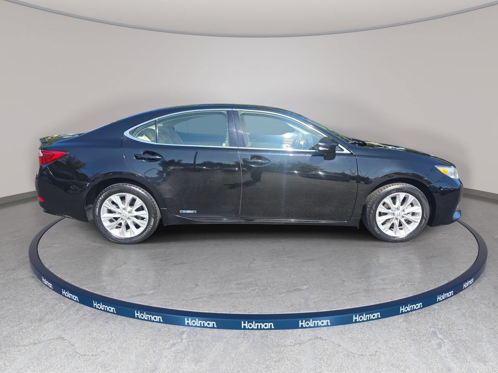 Used 2015 Lexus ES 300h w/ Navigation System Package FWD image 5