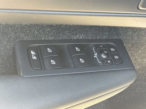 Used 2019 Volvo XC40 T5 Inscription AWD/4WD image 23