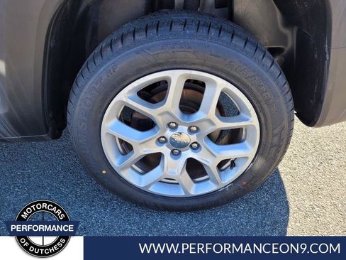 Used 2018 Jeep Renegade Latitude w/ Cold Weather Group image 11