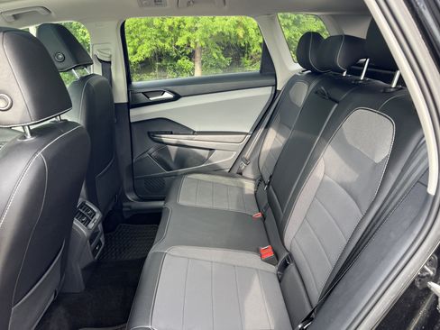 Certified 2023 Volkswagen Taos SE w/ Panoramic Sunroof Package FWD image 28