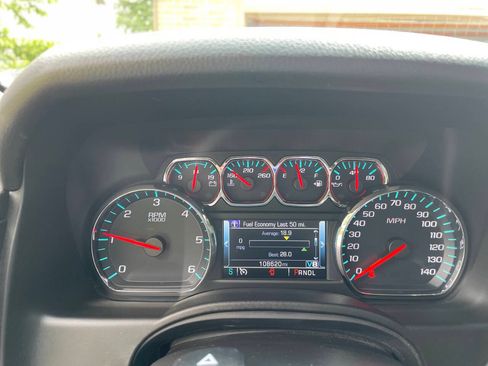 Used 2018 Chevrolet Suburban LT RWD image 7