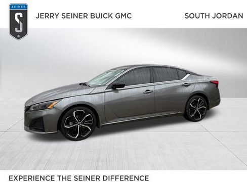 Used 2023 Nissan Altima 2.5 SR image 1