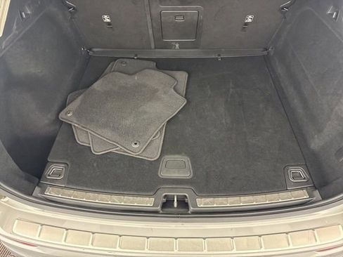 Used 2023 Volvo XC60 B5 Plus image 32