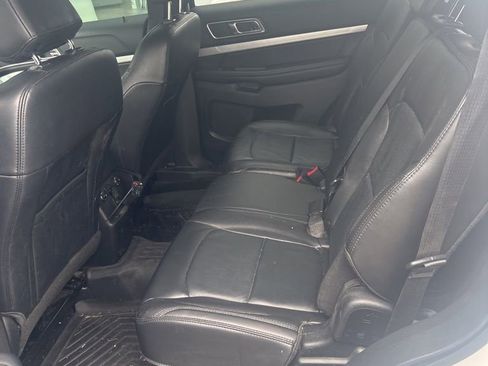 Used 2017 Ford Explorer XLT w/ Equipment Group 202A AWD/4WD image 10