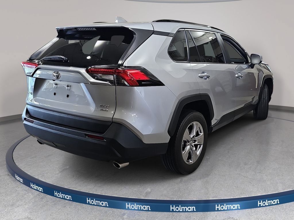 Used 2025 Toyota RAV4 XLE AWD/4WD image 6