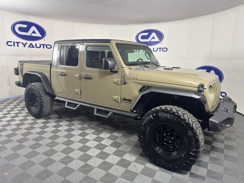 Used 2020 Jeep Gladiator Sport AWD/4WD image 1