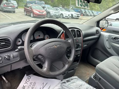 Used 2005 Chrysler Town & Country LX w/ Popular Equipment Group II FWD image 21