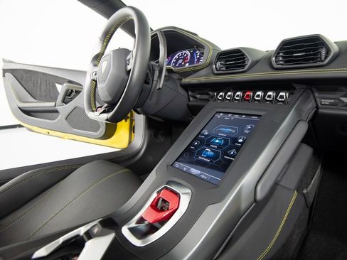 Used 2022 Lamborghini Huracan EVO image 33