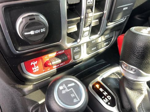 Used 2024 Jeep Wrangler Unlimited Rubicon image 22