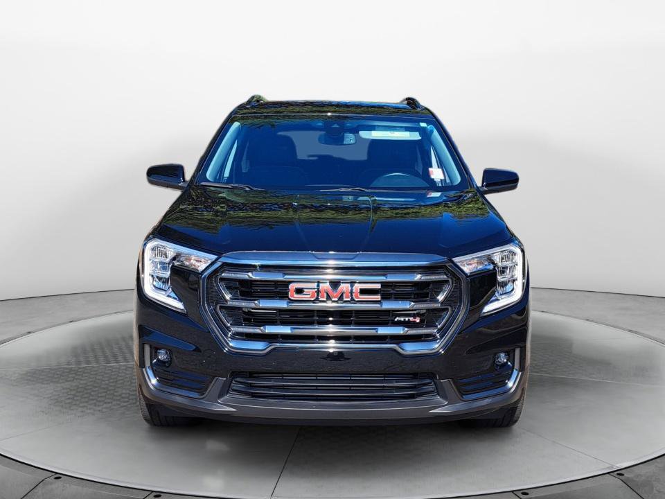 Used 2024 GMC Terrain AT4 AWD/4WD image 2