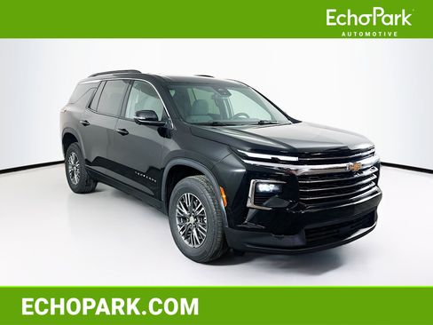 Used 2024 Chevrolet Traverse LT FWD image 1