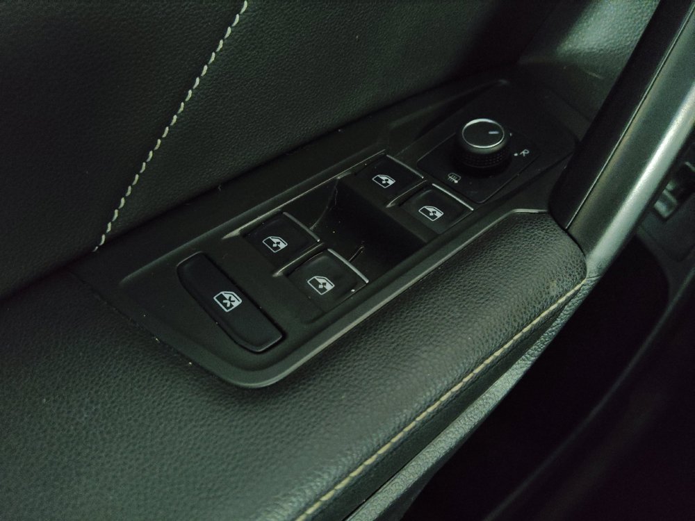 Used 2024 Volkswagen Tiguan SE FWD image 27