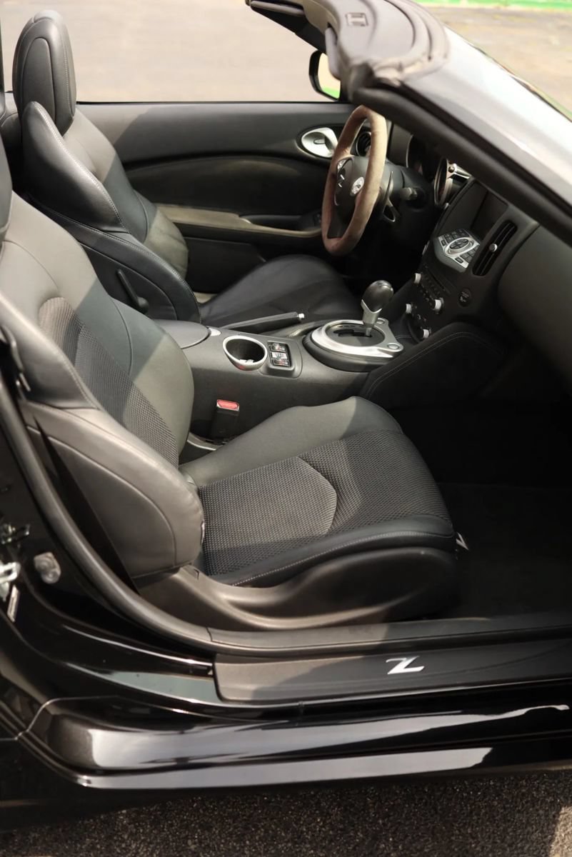Used 2019 Nissan 370Z Touring RWD image 44
