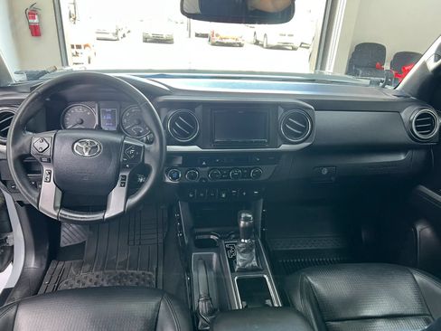 Used 2019 Toyota Tacoma TRD Off-Road AWD/4WD image 13
