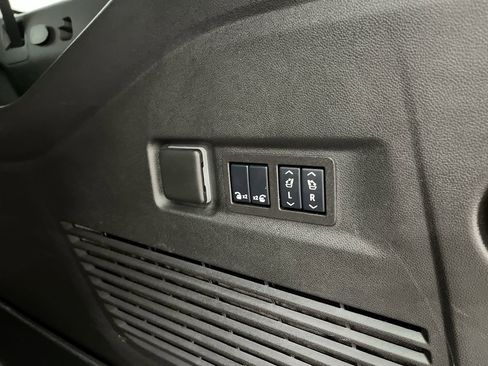 Certified 2025 GMC Yukon XL Denali w/ Sun & Power Step Package image 4