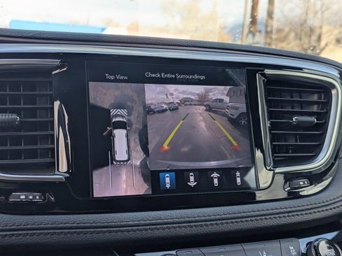 Used 2020 Chrysler Pacifica Limited image 15