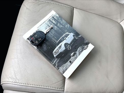 Used 2014 Ford Explorer XLT w/ Equipment Group 202A image 14