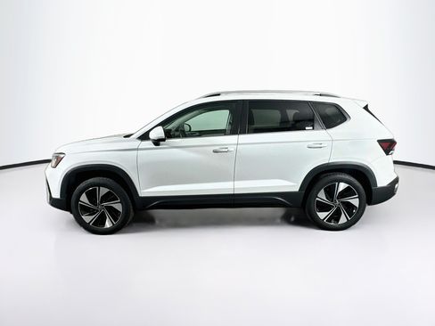 Used 2025 Volkswagen Taos SE AWD/4WD image 4