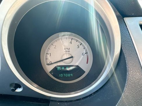 Used 2009 Chrysler Sebring Touring w/ Electronics Convenience Group FWD image 13